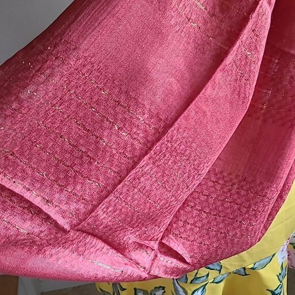 💲2️⃣0️⃣ Bundled ✔️Saachi Coral Pom Pom Lightweight Infinity Scarf - Picture 8 of 8